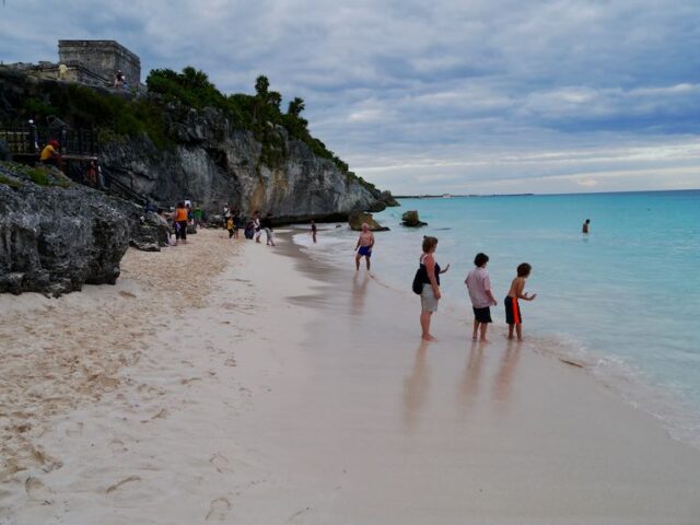 Best Beaches in Mexico for Families: Safe, Scenic & Kid-Friendly Shores